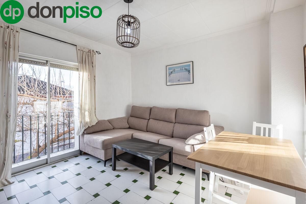 Living room of Flat for sale in  Granada Capital