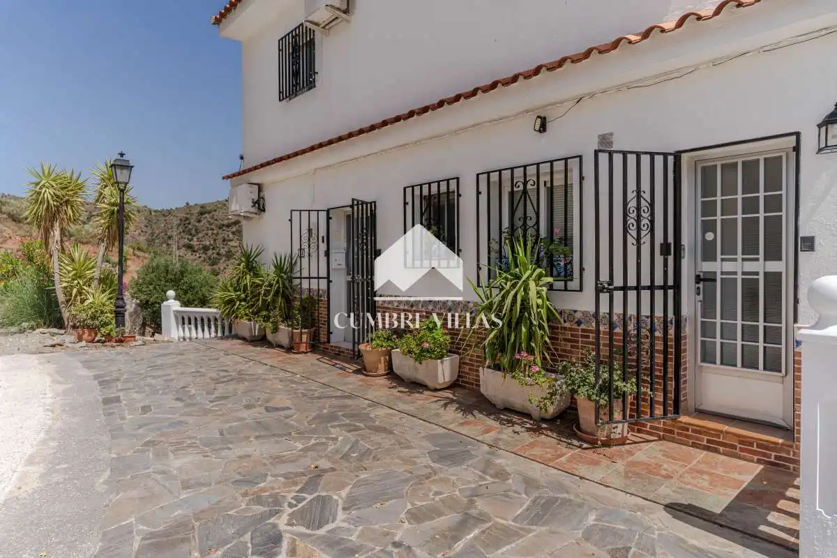 Vista exterior de Casa o xalet en venda en Lújar amb Jardí privat, Terrassa i Internet