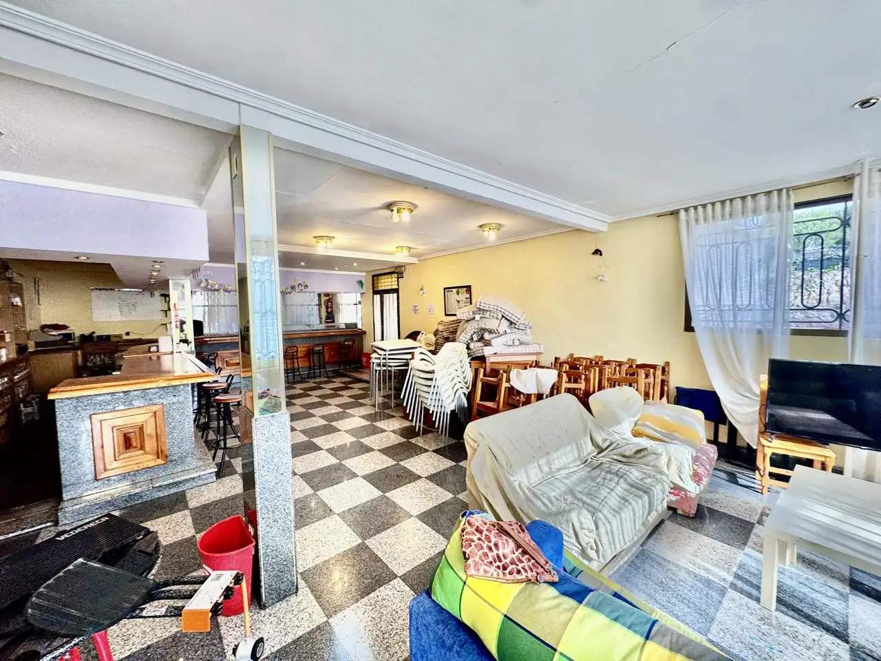 Local en venta en Maello con Aire acondicionado