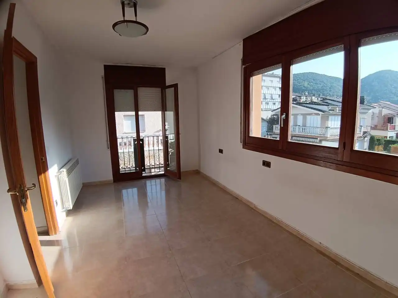 Habitación de Casa o chalet en venta en Olot con Calefacción y Jardín privado