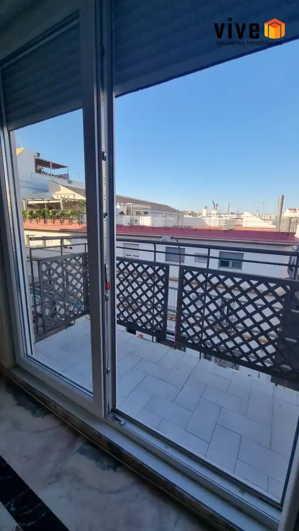 Terrasse von Wohnung zur Miete in Sevilla mit Klimaanlage, Terrasse und Abstellraum