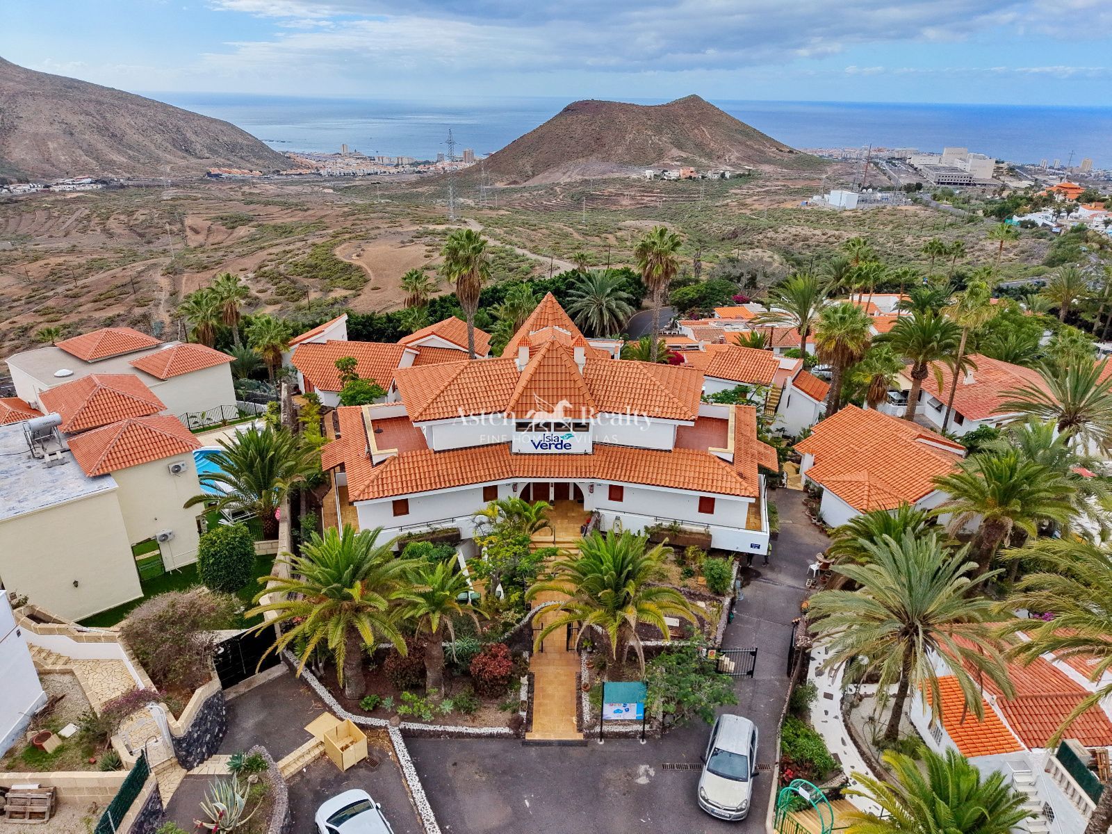 Exterior view of Building for sale in Arona