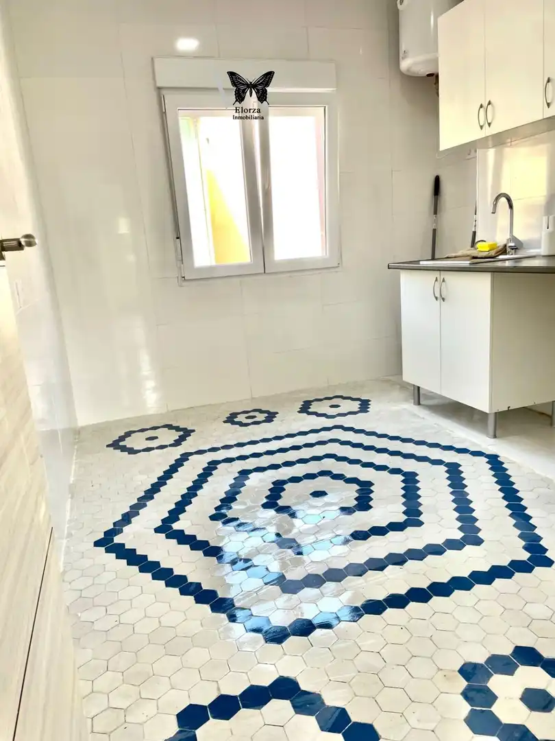 Bathroom of Flat for sale in Oviedo   with Heating