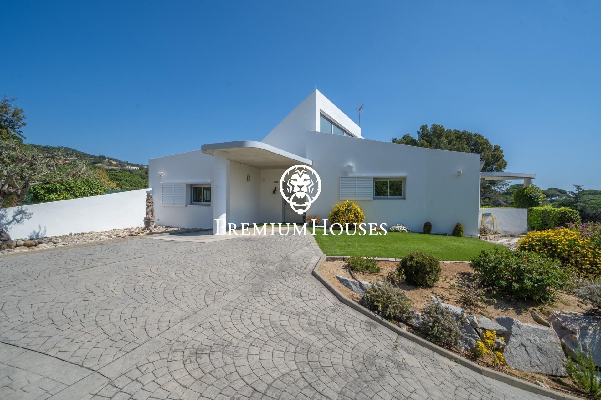 Exterior view of House or chalet for sale in Sant Andreu de Llavaneres  with Heating, Private garden and Storage room