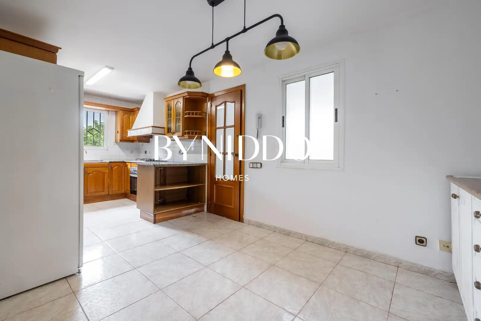 Cuina de Casa o xalet en venda en Sant Cugat del Vallès amb Jardí privat, Terrassa i Traster