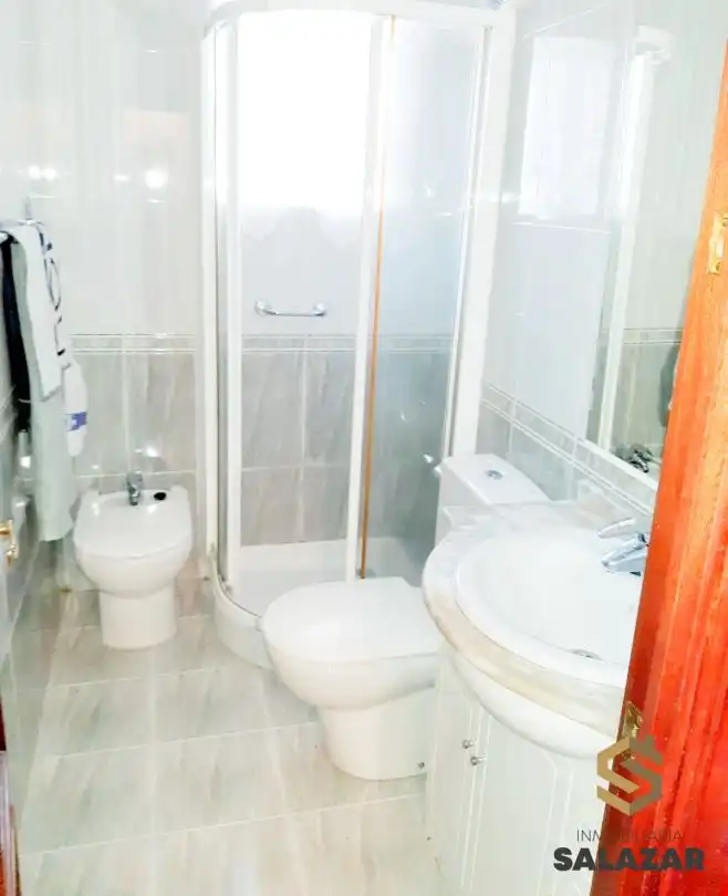 Baño de Piso de alquiler en Bilbao  con Calefacción, Terraza y Balcón