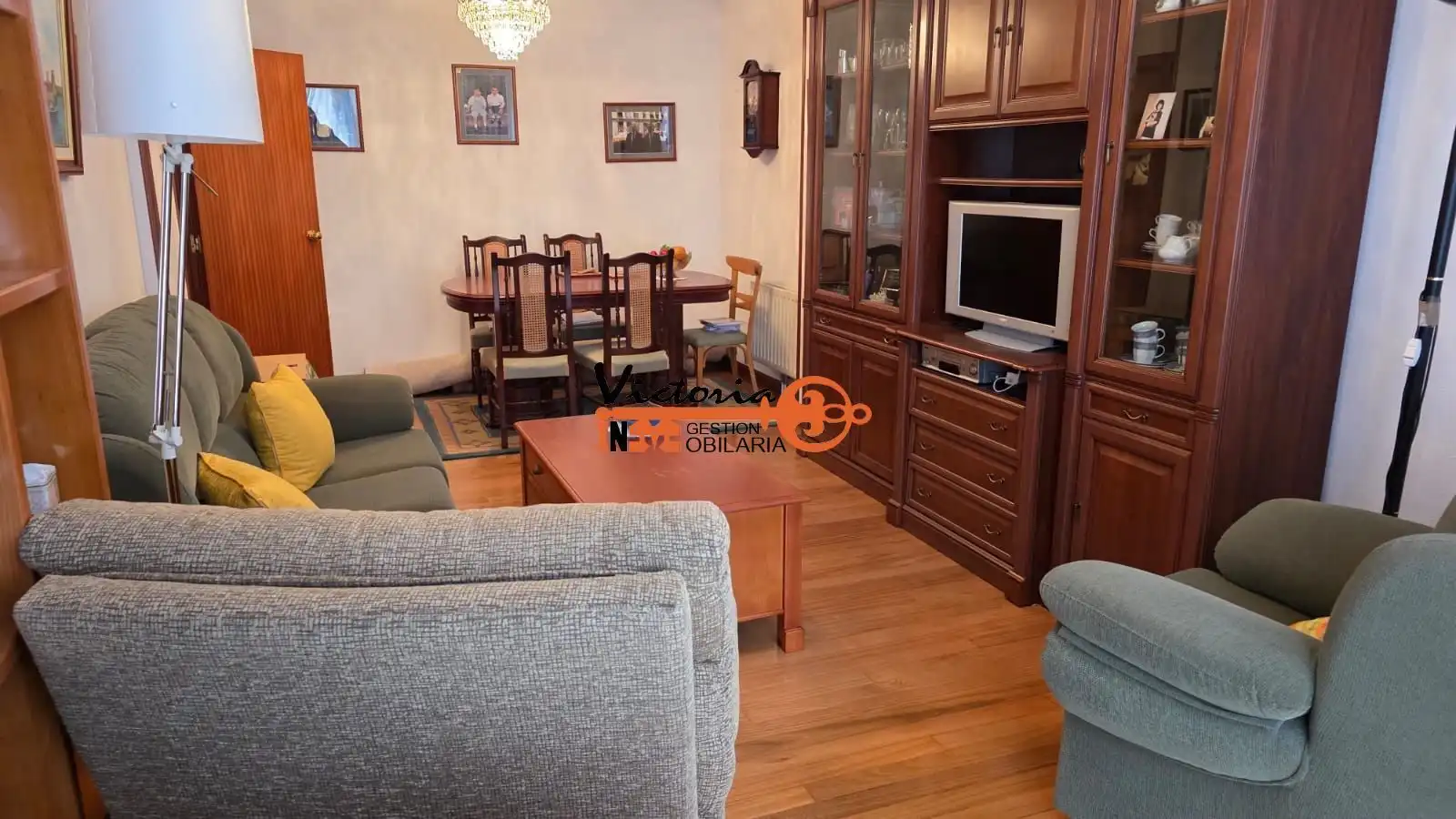 Sala d'estar de Pis en venda en Castro-Urdiales amb Calefacció