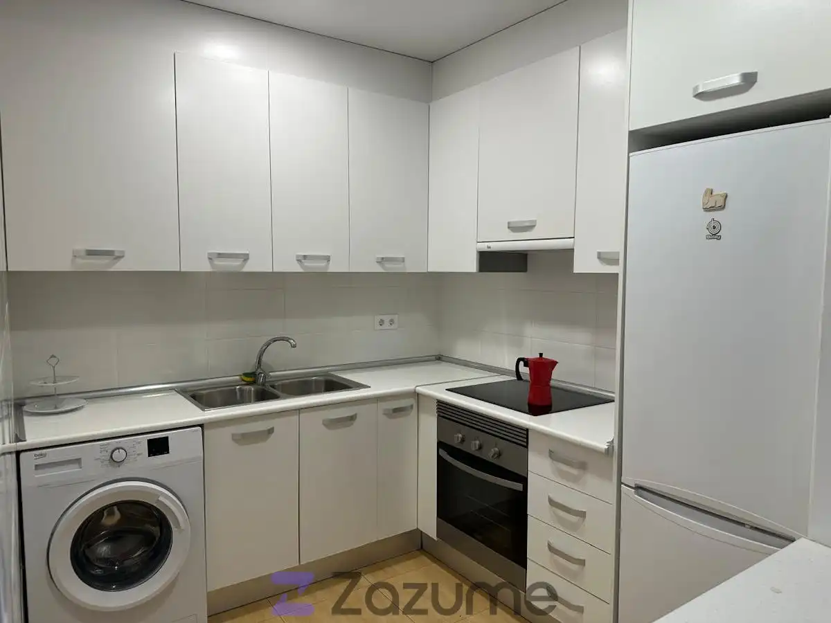 Cuina de Apartament de lloguer en Valencia amb Aire condicionat, Terrassa i Moblat
