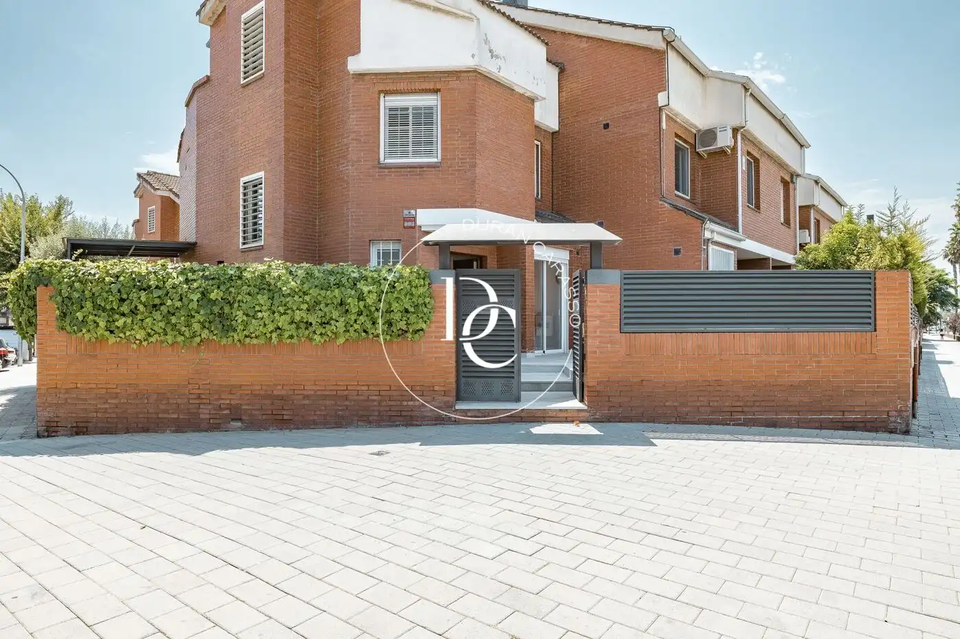 Vista exterior de Casa o chalet en venta en Sant Joan Despí con Aire acondicionado, Calefacción y Jardín privado