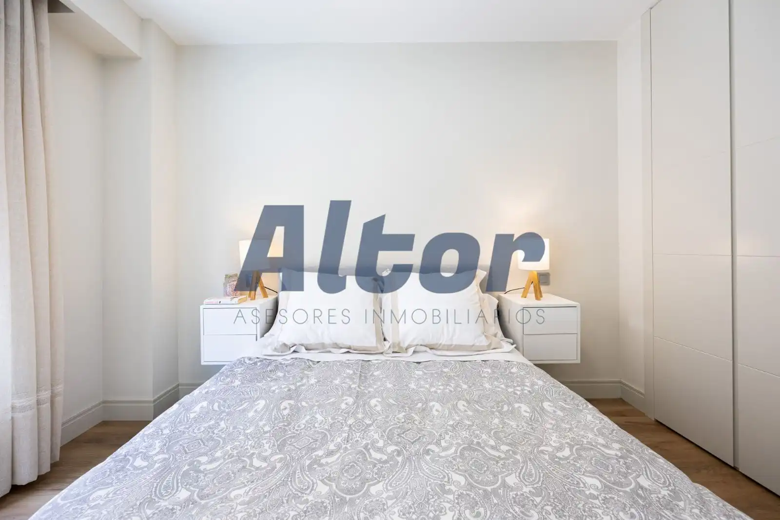 Schlafzimmer von Wohnung zum Verkauf in Madrid mit Klimaanlage, Abstellraum und Schwimmbad