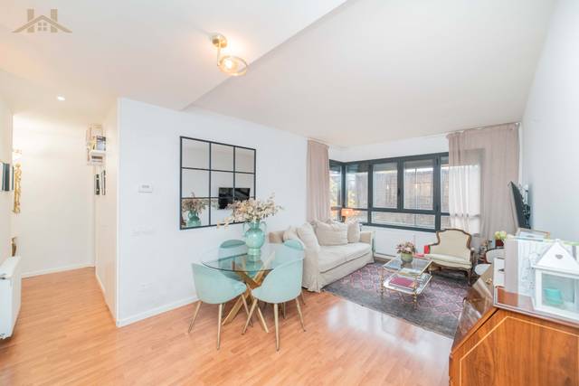 Piso en Venta en Calle Moreno Torroba en Golf - El Carralero