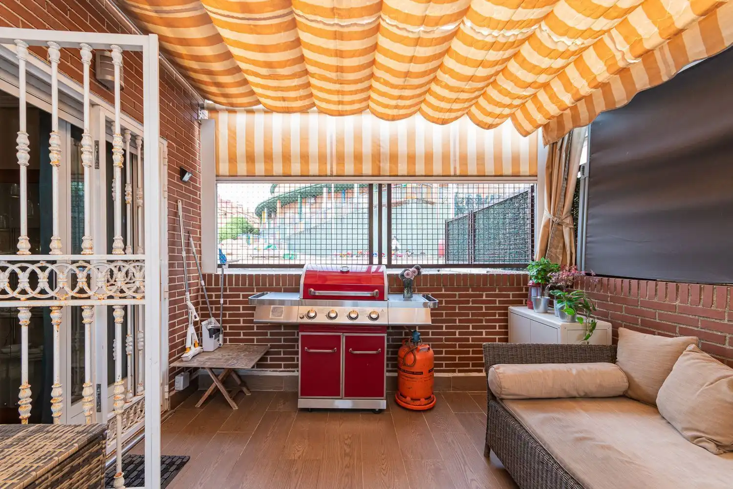 Terrace of Houses for sale in Fuenlabrada  with Air Conditioner, Heating and Storage room