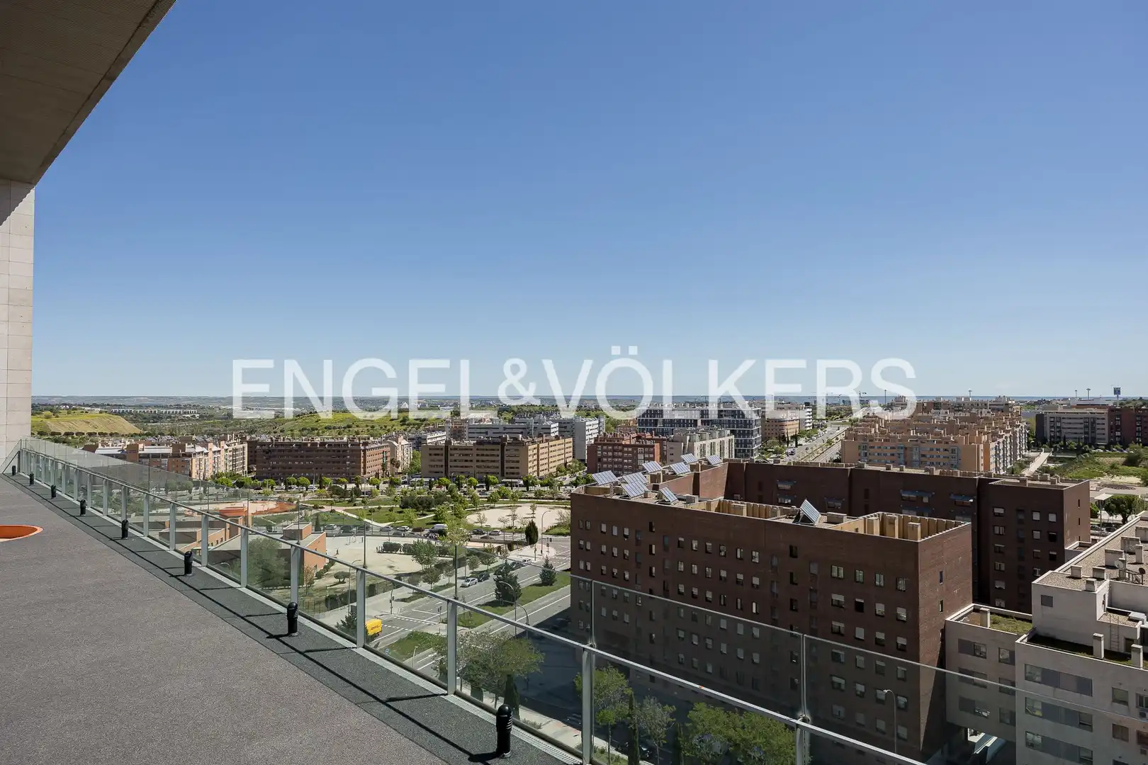 Terraza de Piso en venta en Madrid con Calefacción, Trastero y Piscina