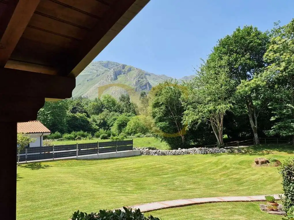 Jardí de Casa o xalet en venda en Llanes amb Calefacció, Jardí privat i Terrassa
