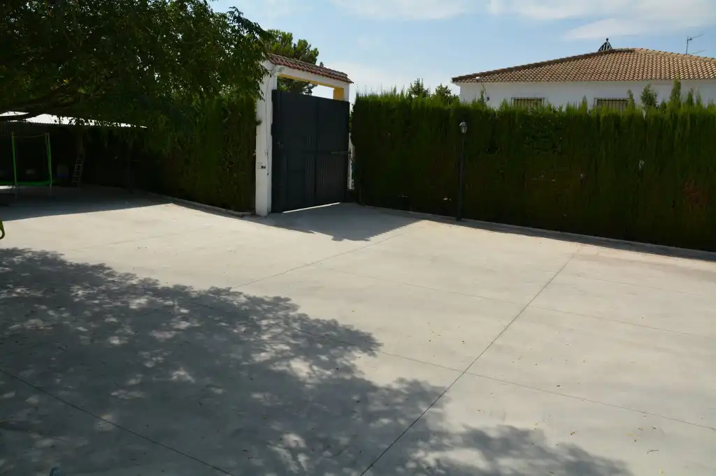 Parking of Country homes for sale in Lucena  with Air Conditioner, Private garden and Swimming Pool
