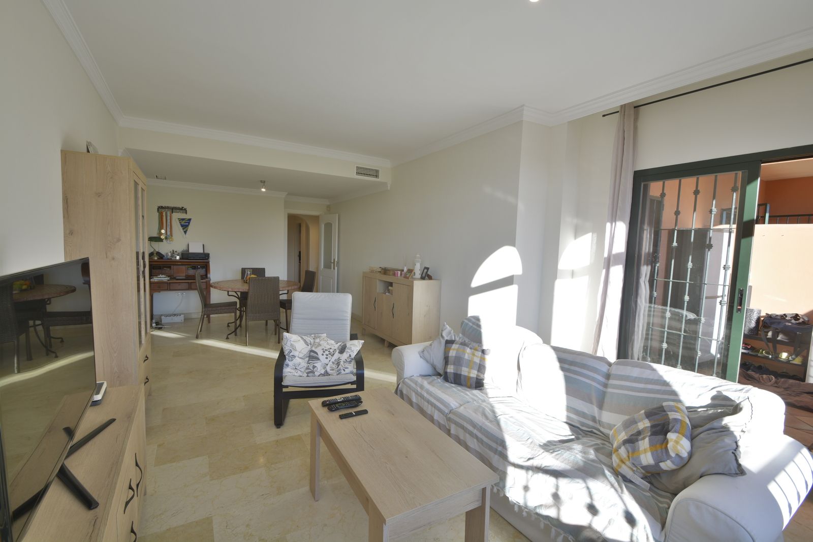 Sala d'estar de Apartament en venda en Marbella amb Aire condicionat, Calefacció i Jardí privat