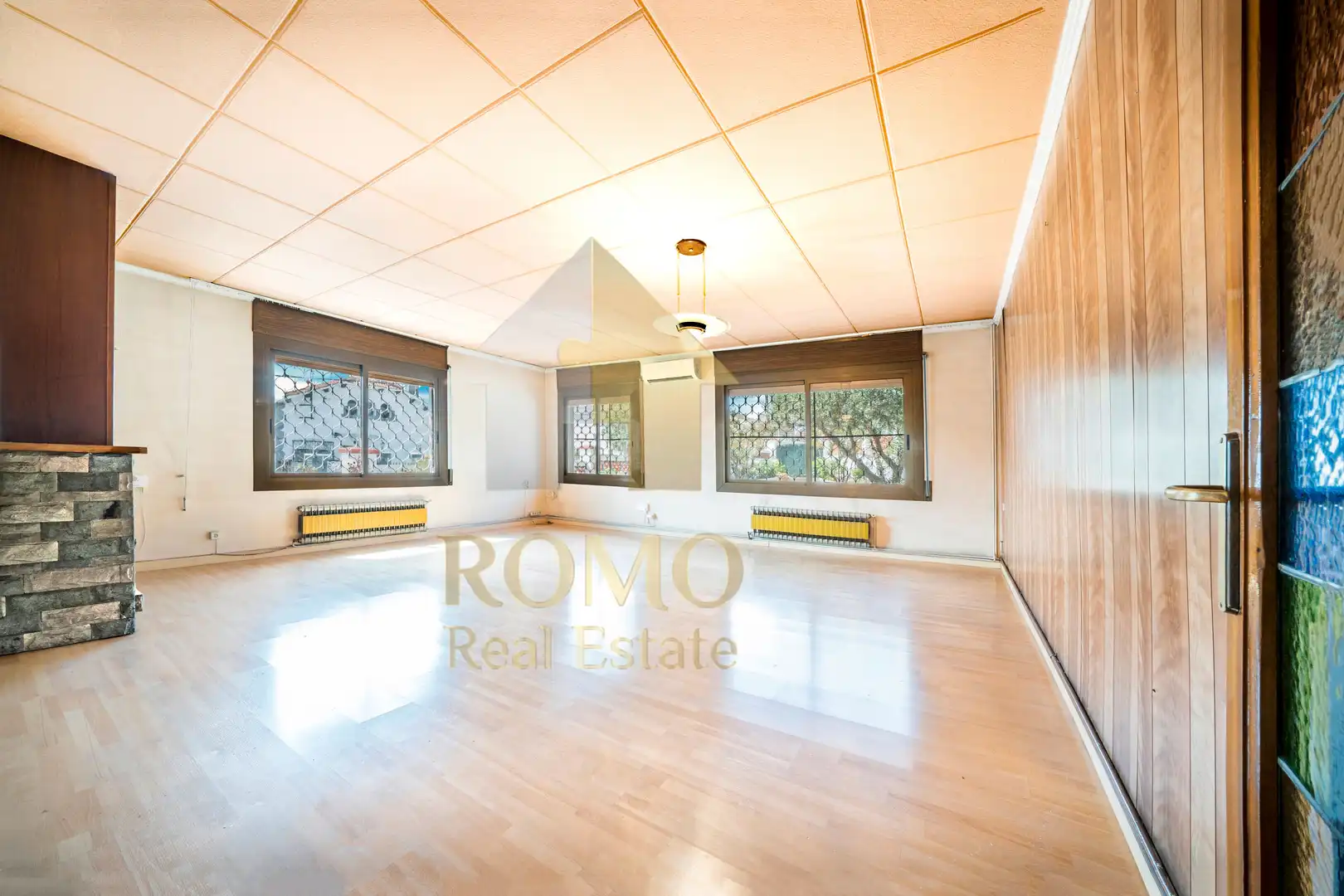 Vista exterior de Casa o chalet en venta en Santa Perpètua de Mogoda con Aire acondicionado, Calefacción y Jardín privado