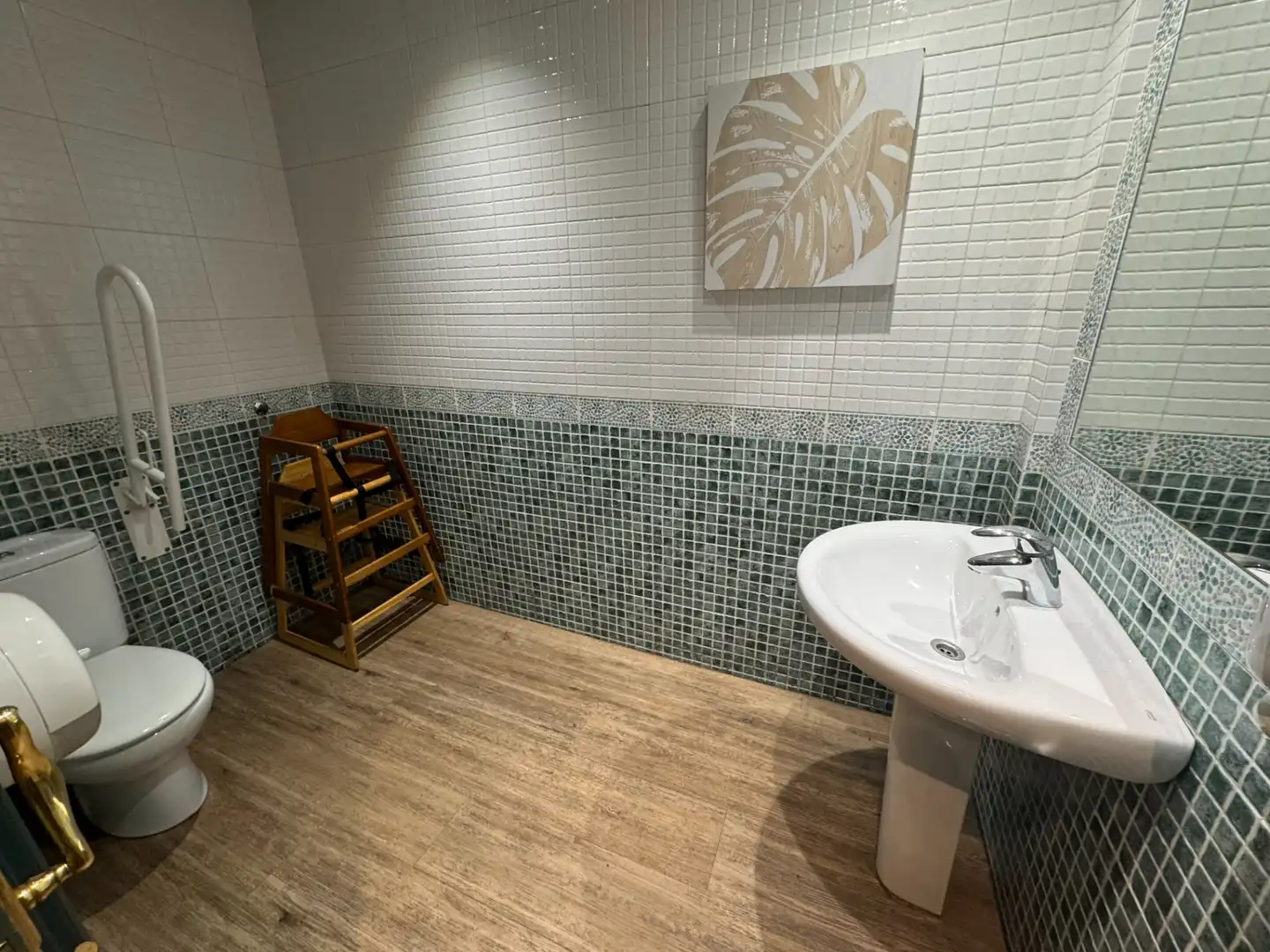 Bathroom of Commercial properties for rent in Bilbao   with Air Conditioner and Furnished