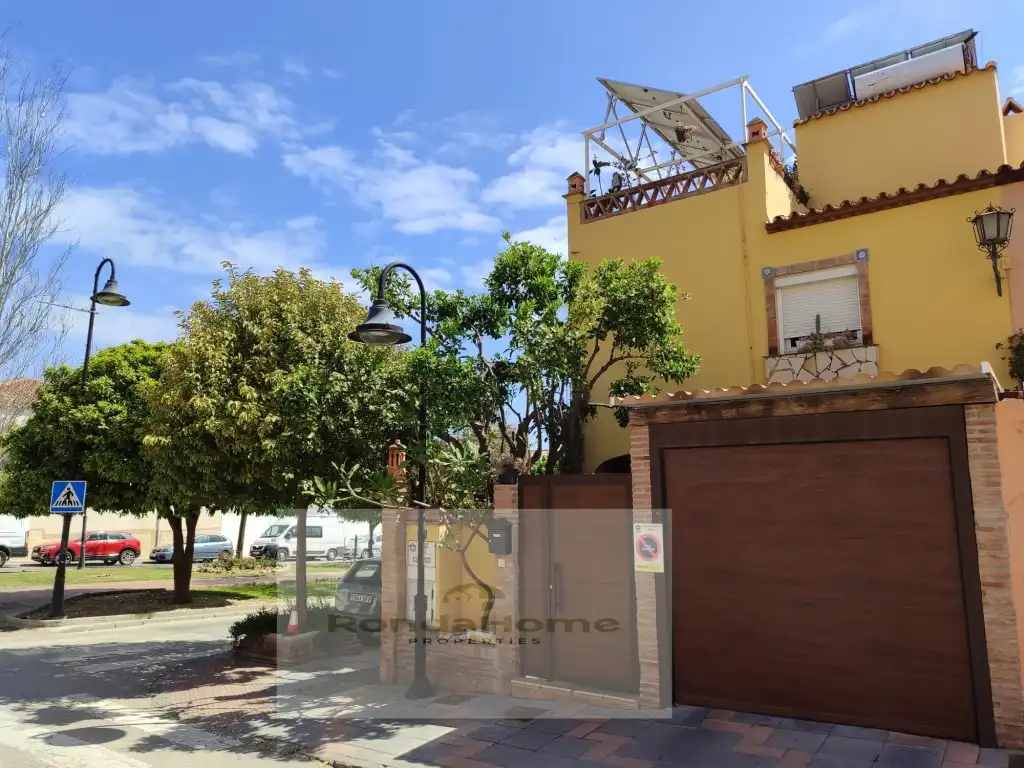 Vista exterior de Casa o xalet de lloguer en Mijas