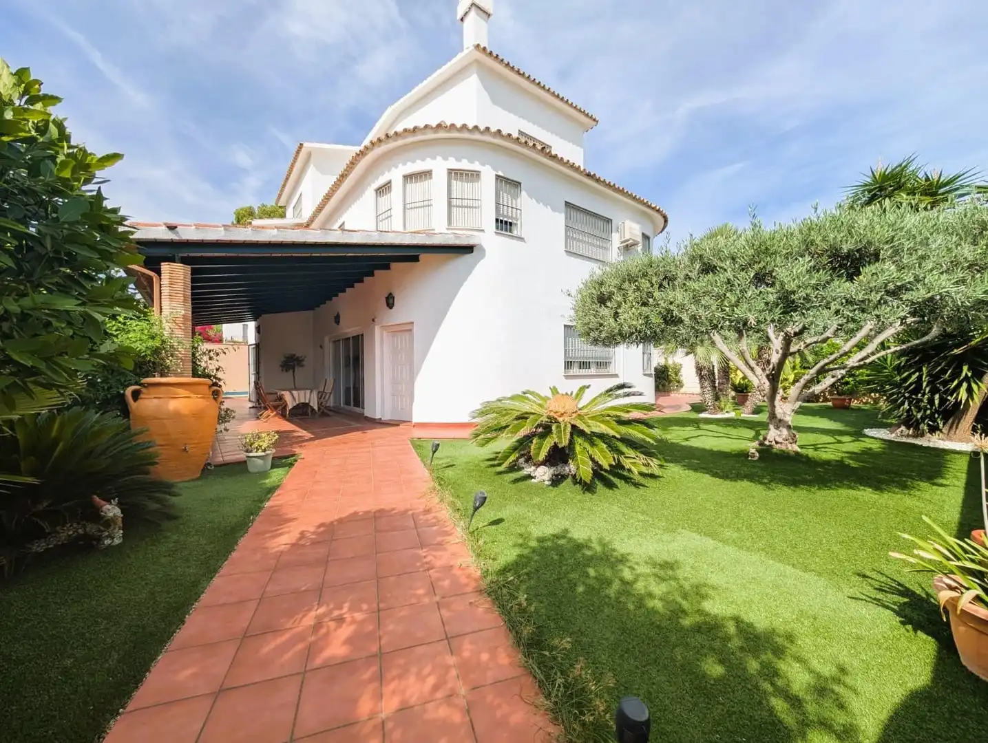 Außenansicht von Haus oder Chalet zum Verkauf in Gandia mit Heizung, Privatgarten und Terrasse