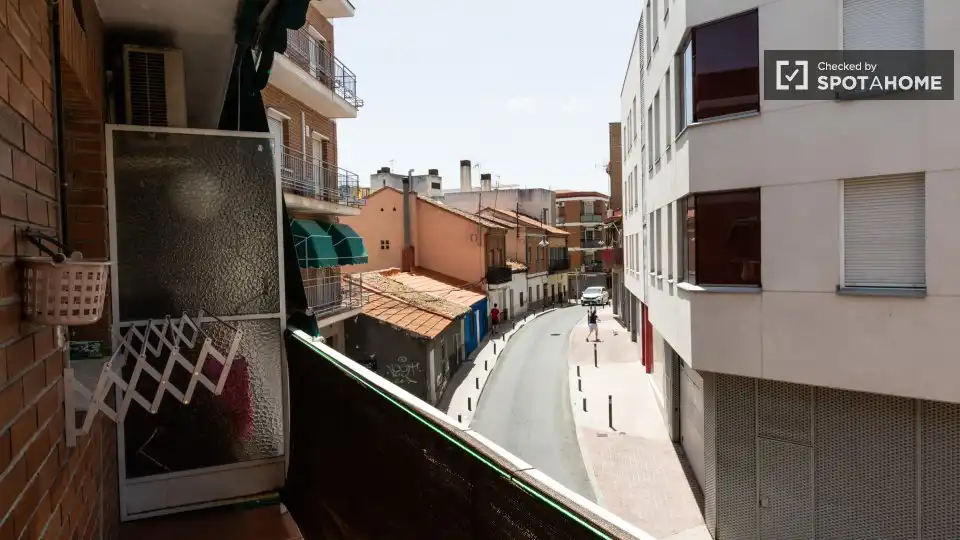 Vista exterior de Piso para compartir en Alcobendas con Aire acondicionado, Calefacción y Terraza