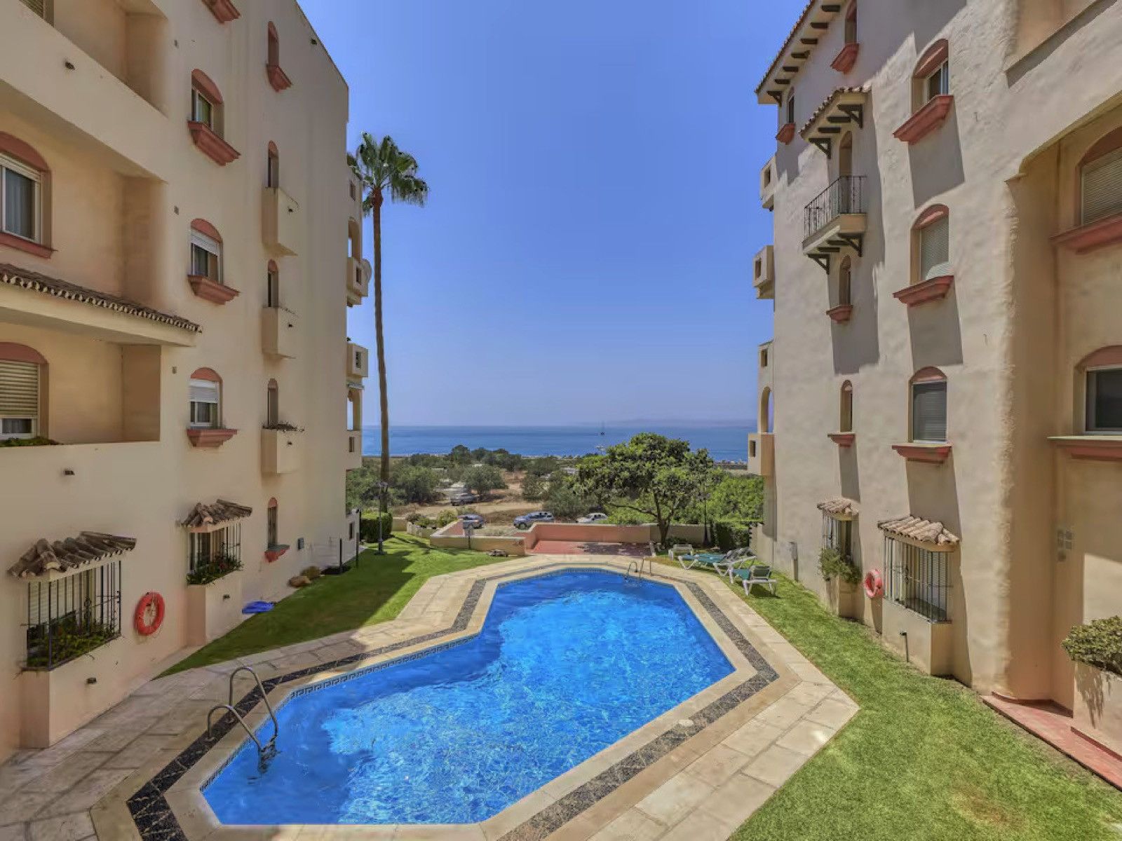 Swimming pool of Apartments for sale in Estepona  with Air Conditioner, Terrace and Swimming Pool