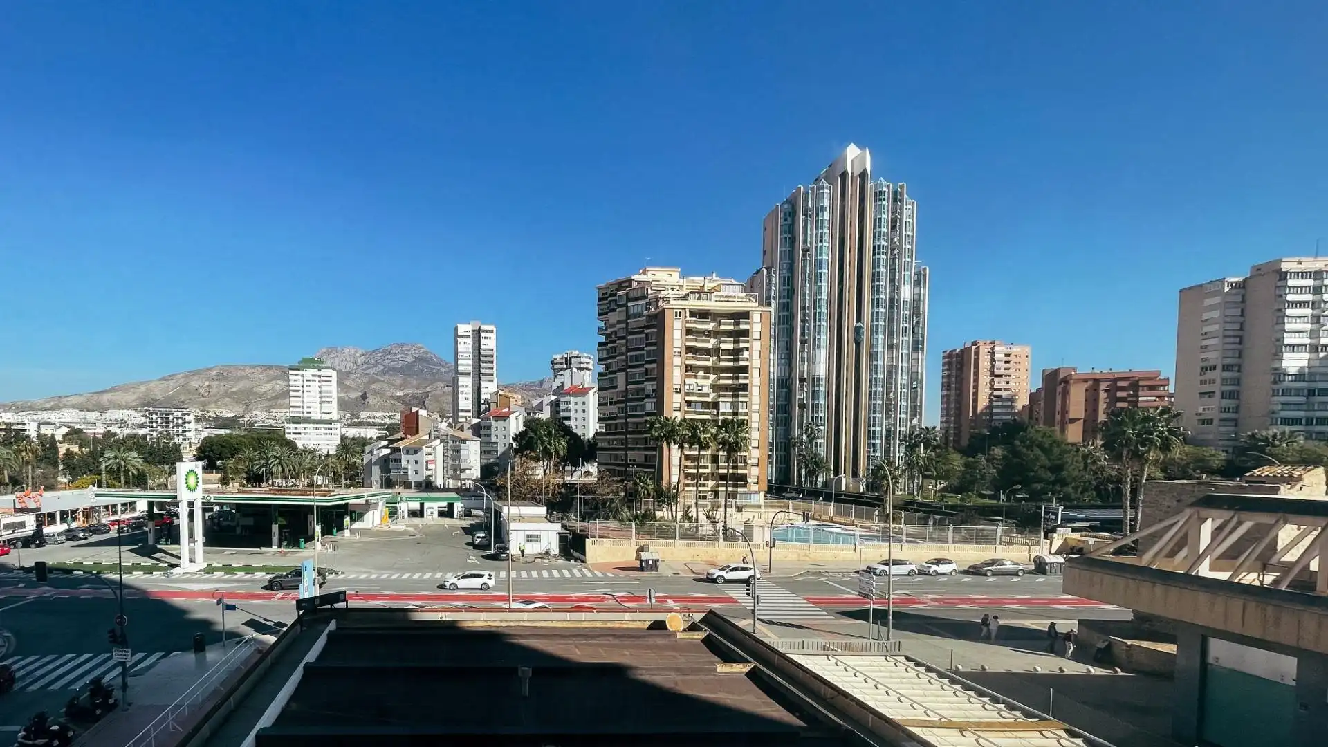 Vista exterior de Pis en venda en Benidorm amb Aire condicionat, Jardí privat i Terrassa