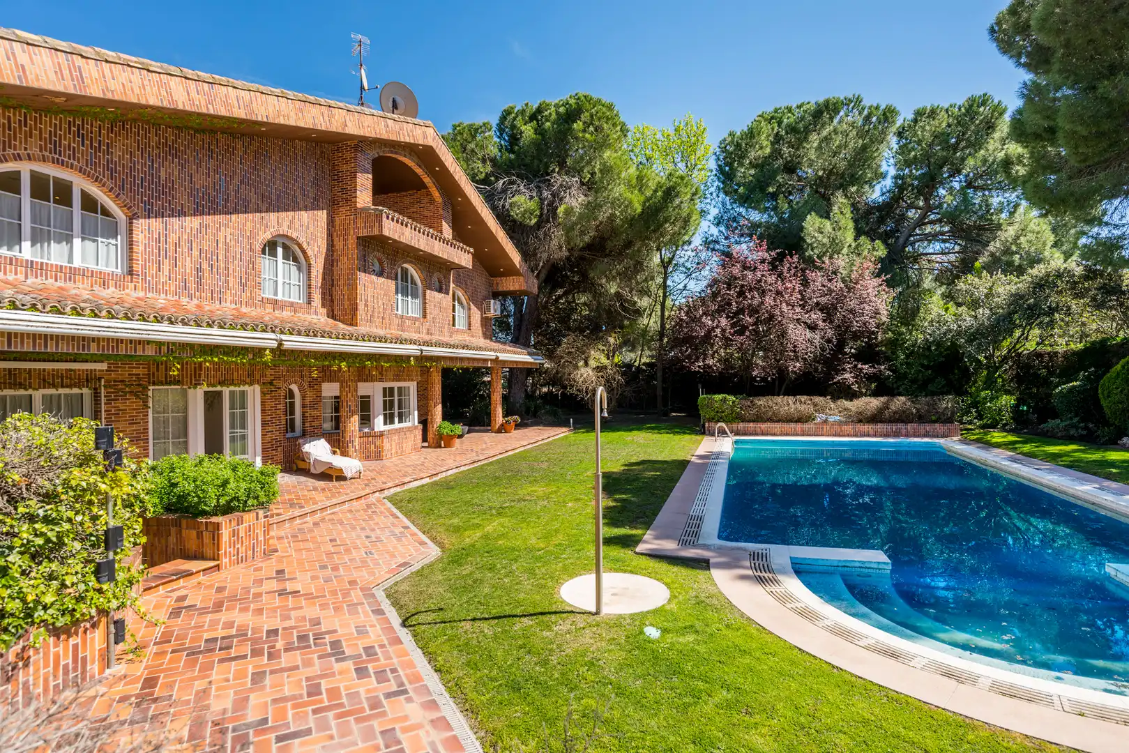 Jardín de Casa o chalet en venta en Pozuelo de Alarcón con Aire acondicionado, Calefacción y Jardín privado