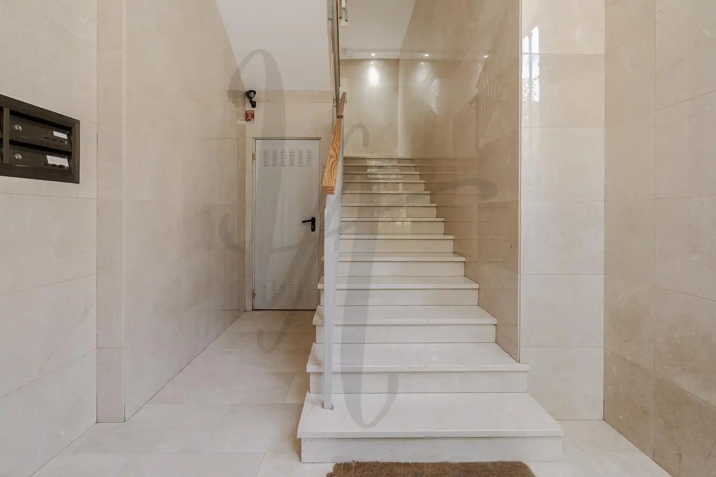 Flat for sale in Carril Del Conde, Canillas