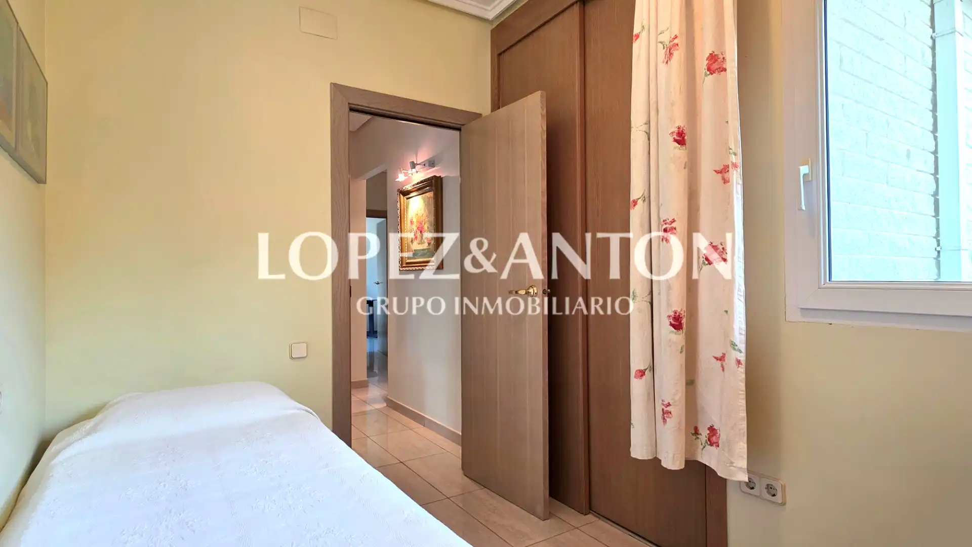 Bedroom of Houses for sale in L'Eliana  with Air Conditioner, Private garden and Terrace