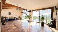Sala d'estar de Casa o xalet en venda en Argentona amb Calefacció, Terrassa i Traster