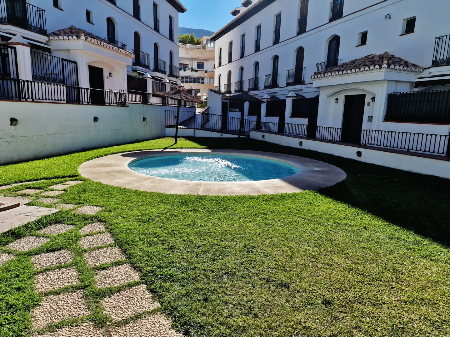 Jardí de Apartament en venda en Vélez de Benaudalla amb Moblat, Forn i Rentadora