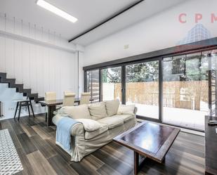 Living room of Flat to rent in  Madrid Capital  with Air Conditioner, Heating and Parquet flooring