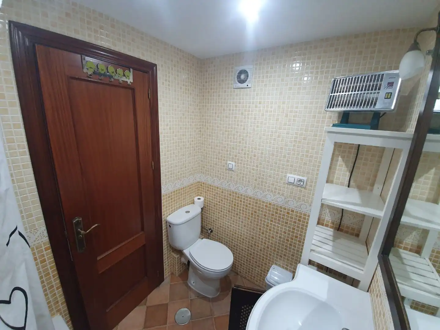 Badezimmer von Wohnung zur Miete in El Puerto de Santa María mit Klimaanlage