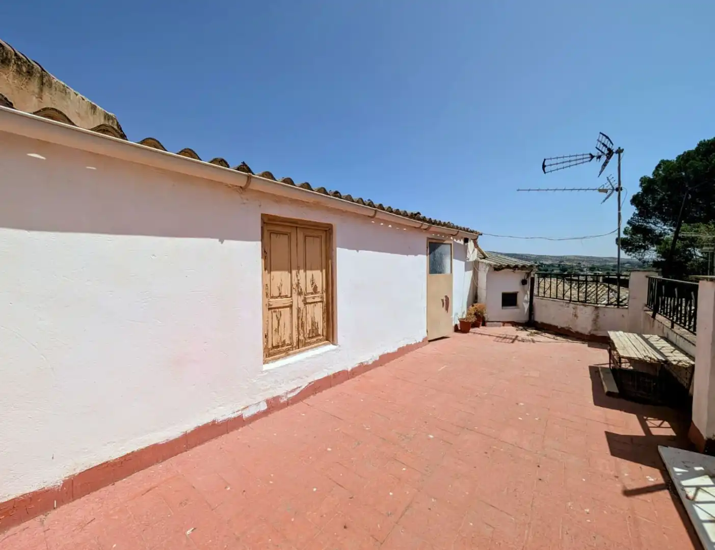 Vista exterior de Casa o xalet en venda en Loja amb Terrassa i Traster