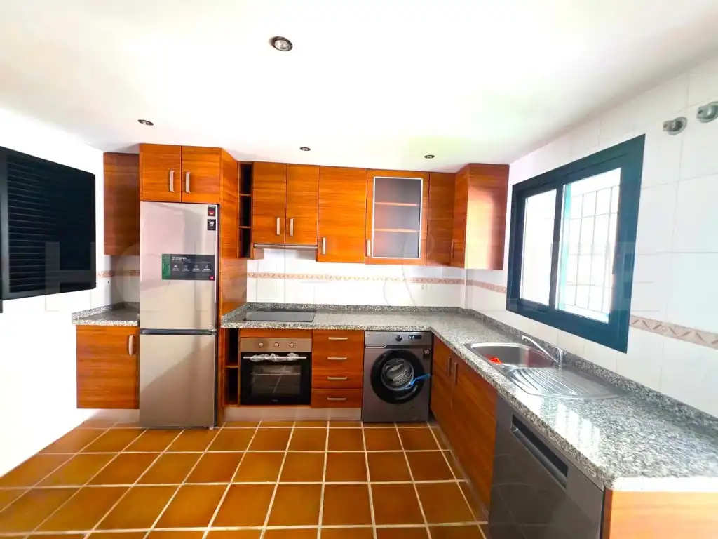 Cocina de Casa o chalet en venta en Manilva con Jardín privado, Terraza y Piscina