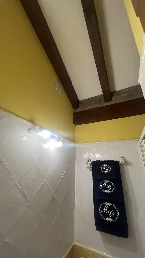 Badezimmer von Haus oder Chalet zum Verkauf in Suances mit Heizung, Privatgarten und Parkett
