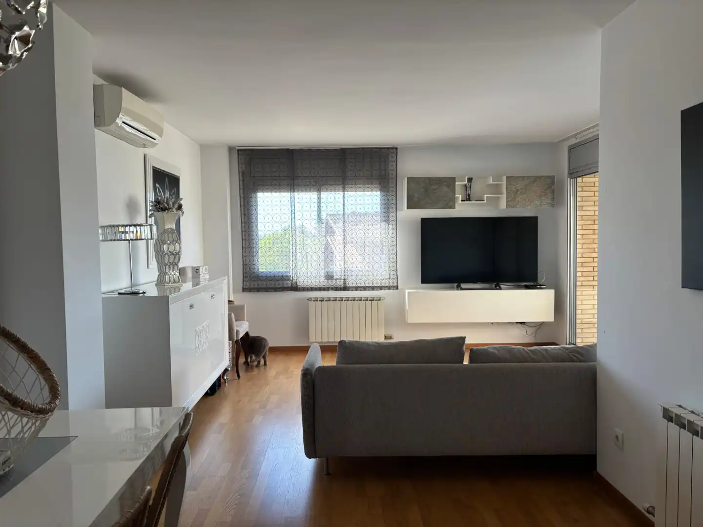 Living room of Flat for sale in Salt  with Air Conditioner, Heating and Private garden