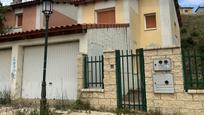 Vista exterior de Casa adosada en venda en Cardeñadijo