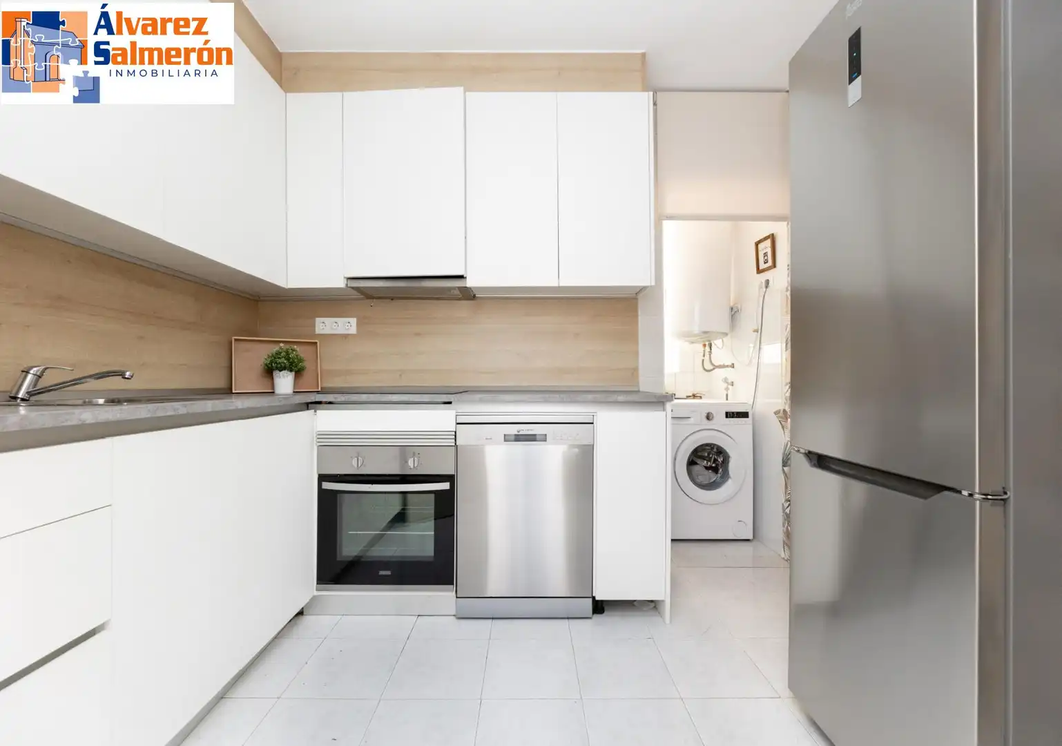 Kitchen of Flat for sale in Granada
