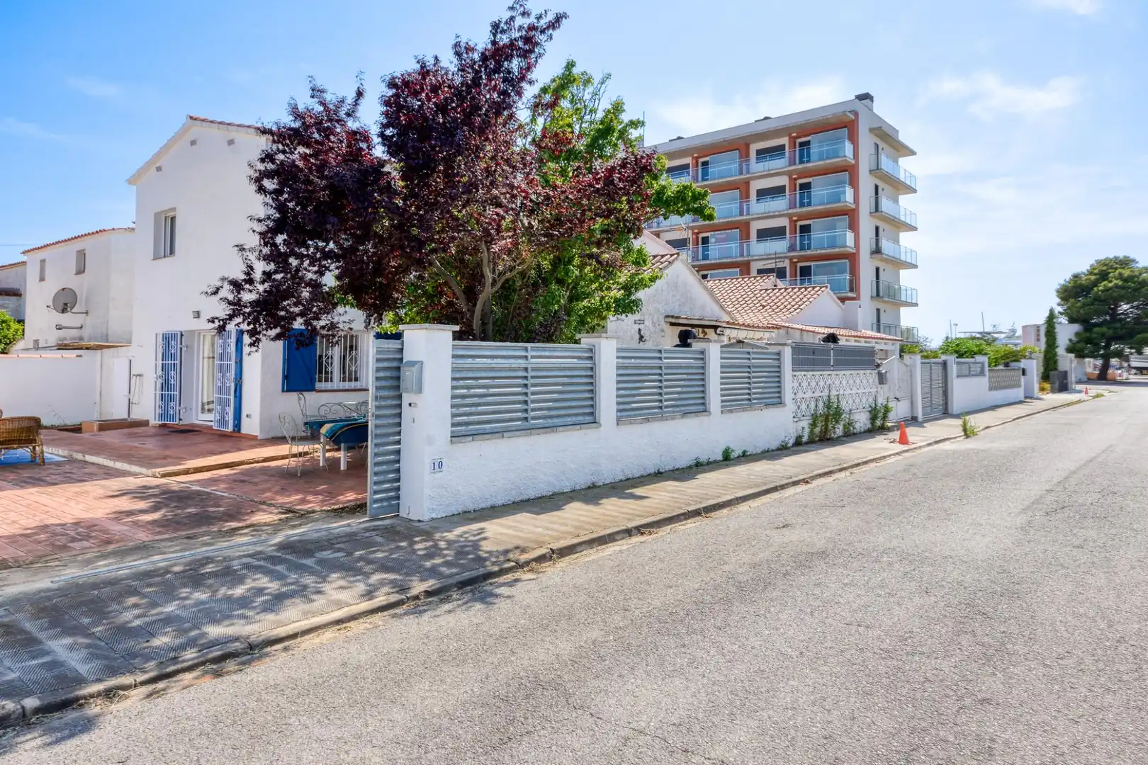 Vista exterior de Casa o xalet en venda en Roses amb Jardí privat, Terrassa i Forn