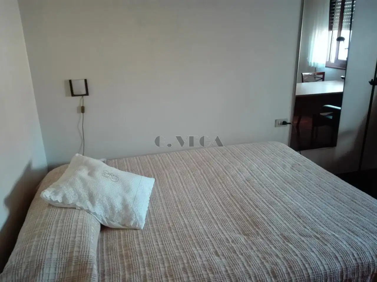 Bedroom of Flat for rent in Vigo   with Heating, Parquet flooring and Furnished