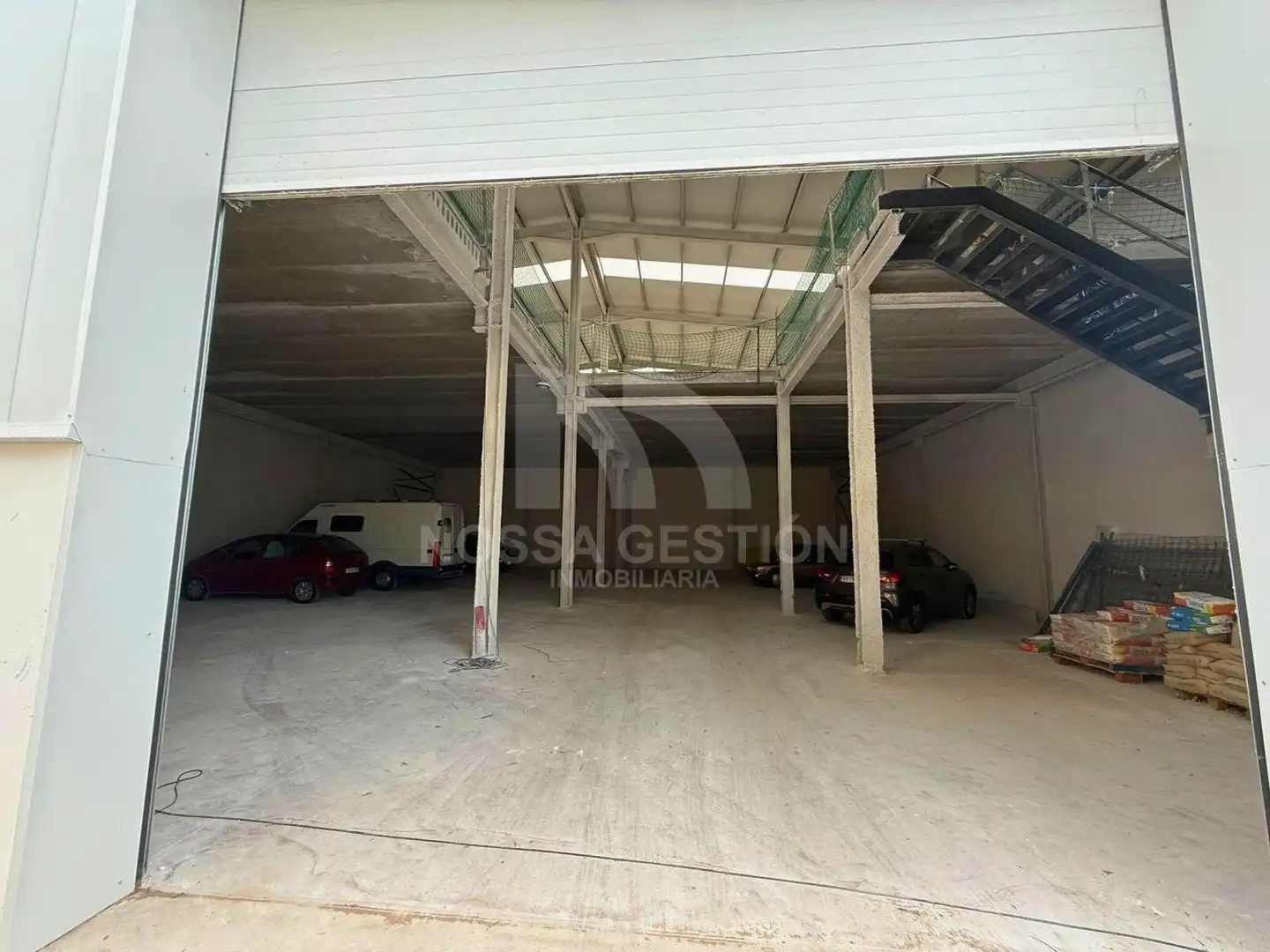 Parkplatz von Fabrikhallen zur Miete in Massamagrell, Valencia