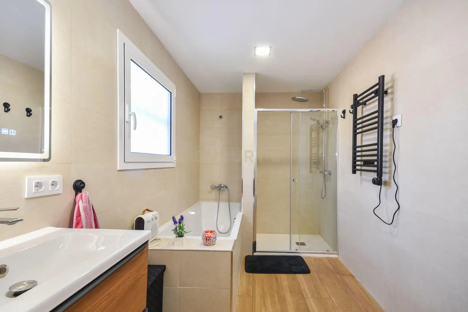 Bathroom of Houses for sale in Sant Vicenç Dels Horts  with Air Conditioner, Private garden and Storage room