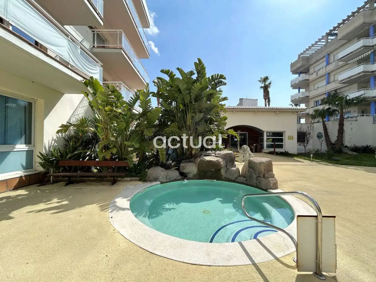 Apartamento con terraza en venta en Avenida port canigó, imagen 6
