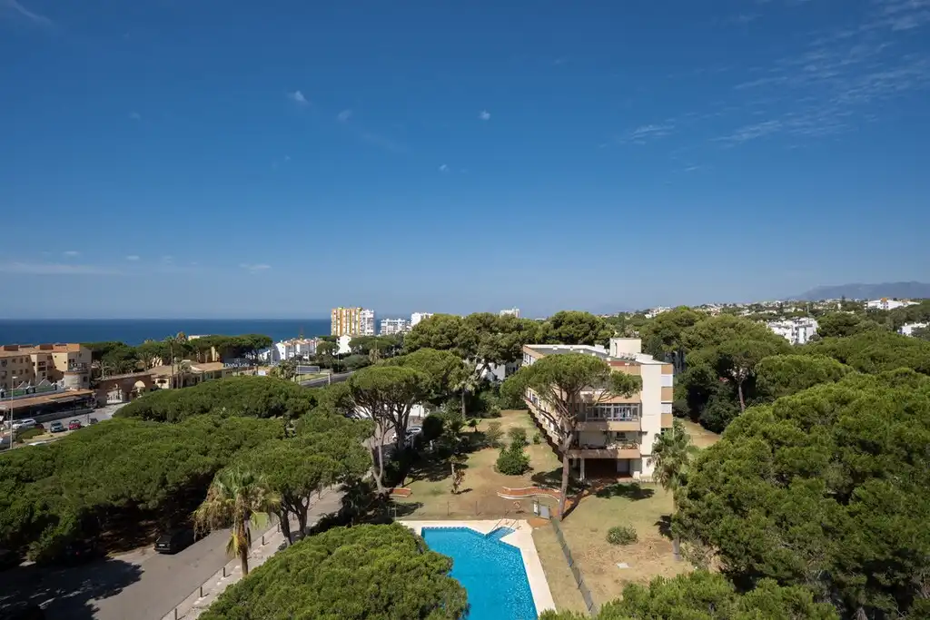 Apartamento con piscina en venta en Calahonda, imagen 2
