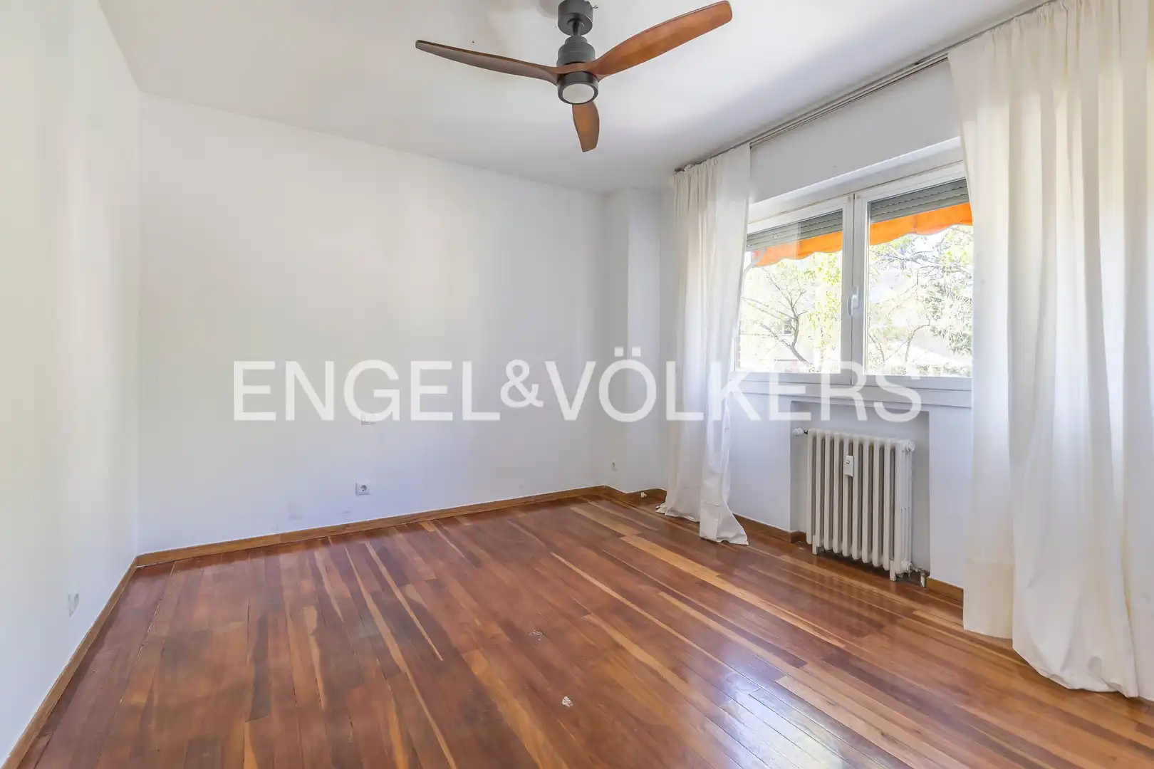 Bedroom of Flat for rent in Chamartín