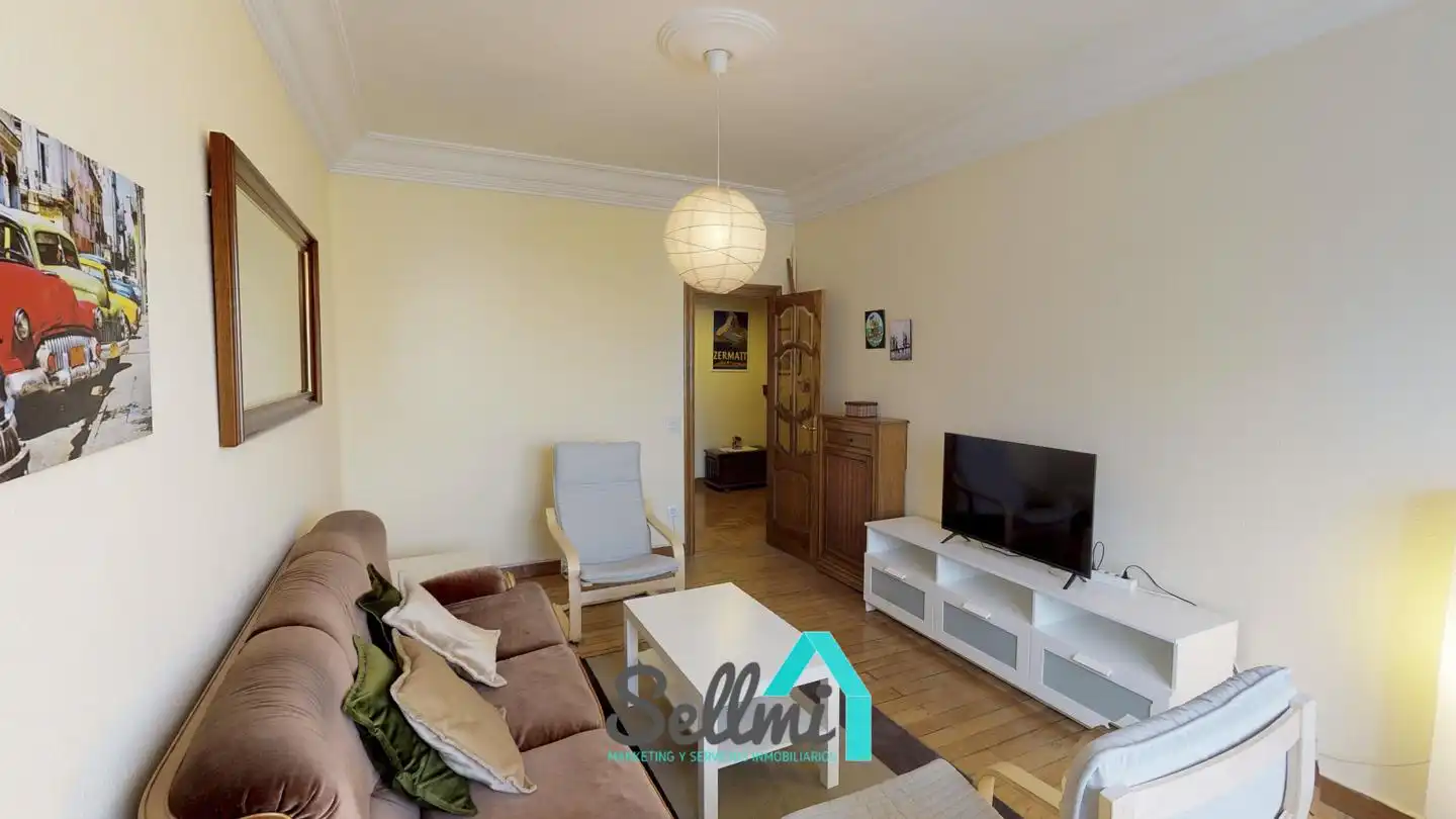 Living room of Flat for rent in Oviedo   with Heating, Parquet flooring and Furnished