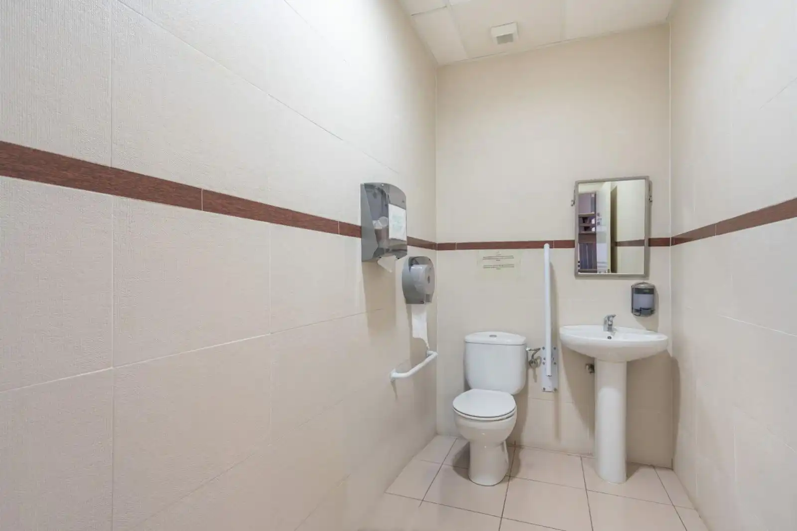 Badezimmer von Gebäude zur Miete in Vera