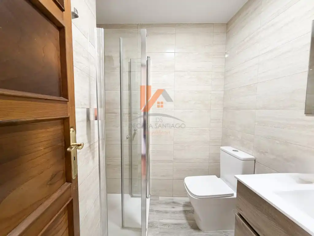 Baño de Piso en venta en Santiago de Compostela  con Horno